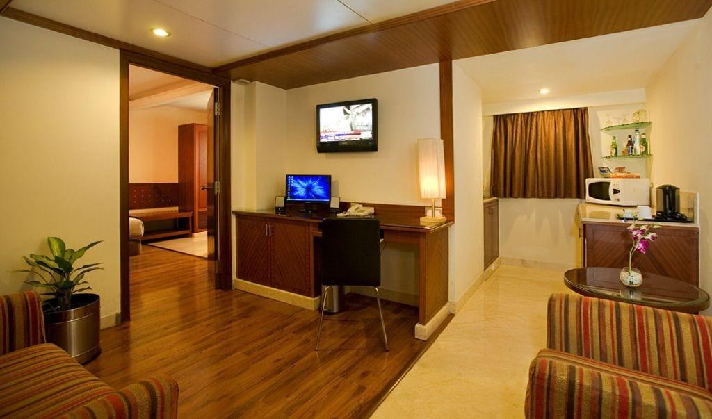 The President Hotel Bangalore Bagian luar foto