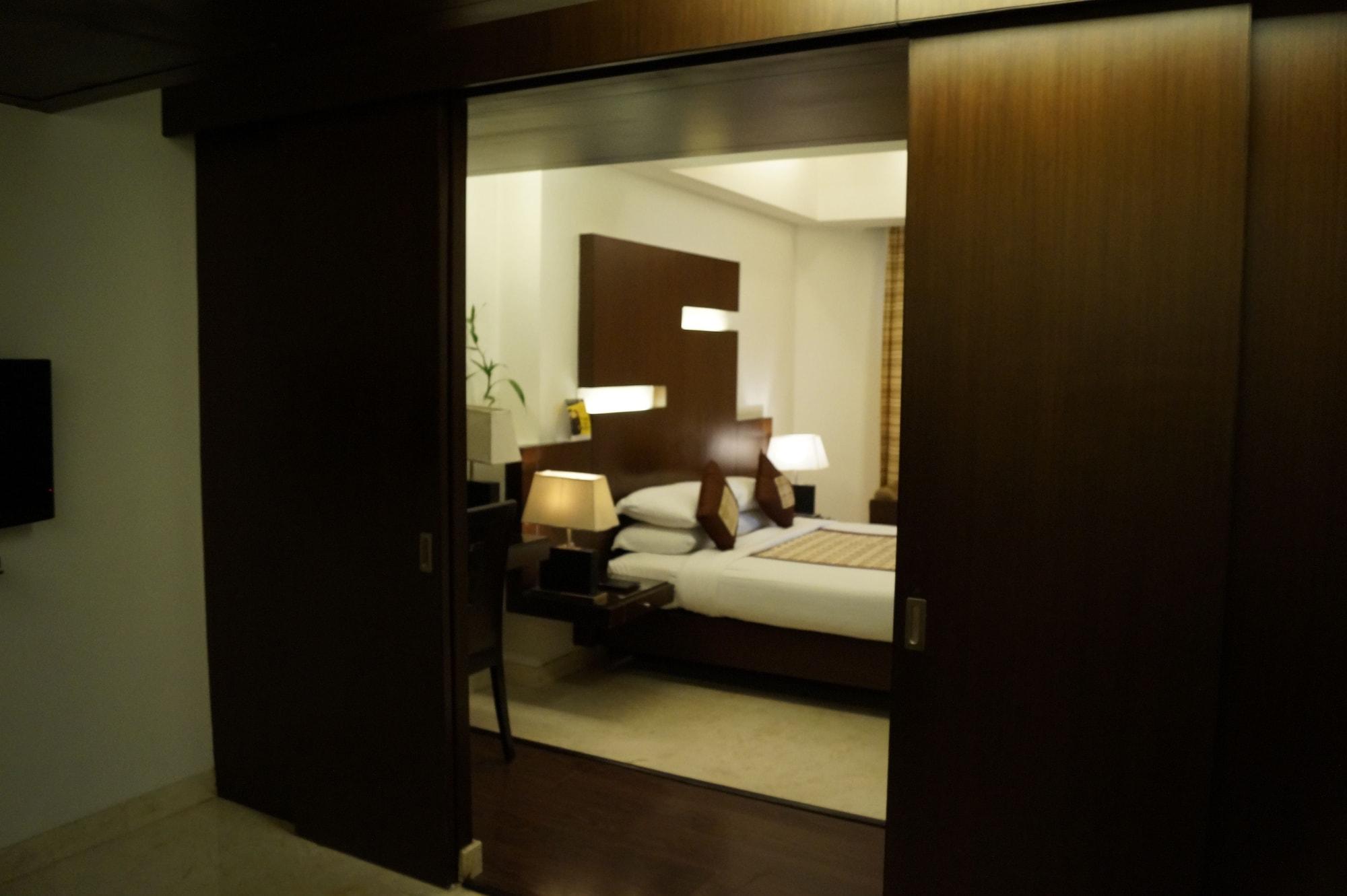 The President Hotel Bangalore Bagian luar foto