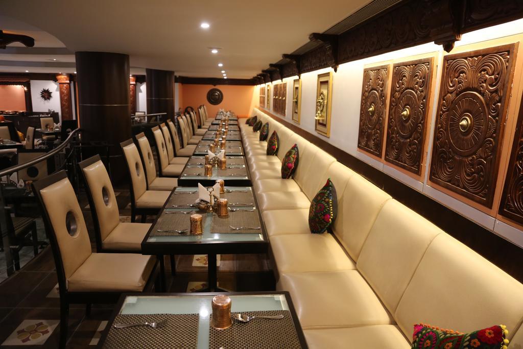 The President Hotel Bangalore Bagian luar foto
