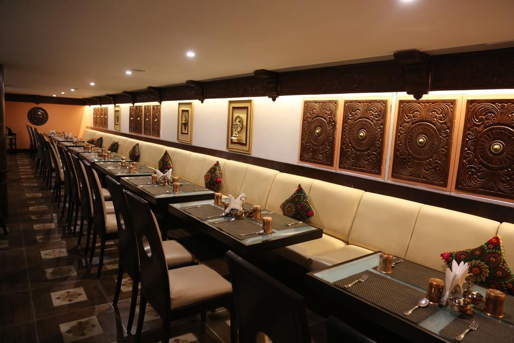 The President Hotel Bangalore Bagian luar foto