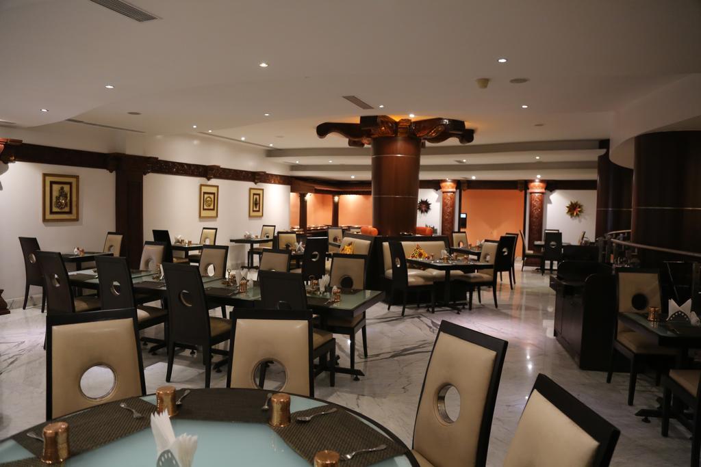 The President Hotel Bangalore Bagian luar foto