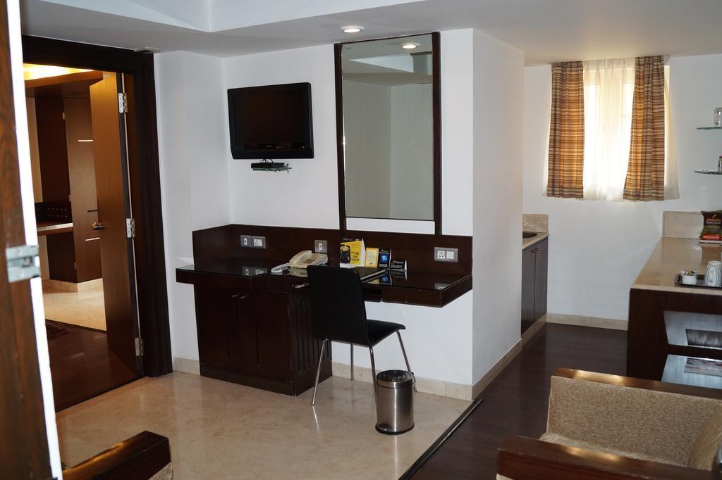 The President Hotel Bangalore Bagian luar foto