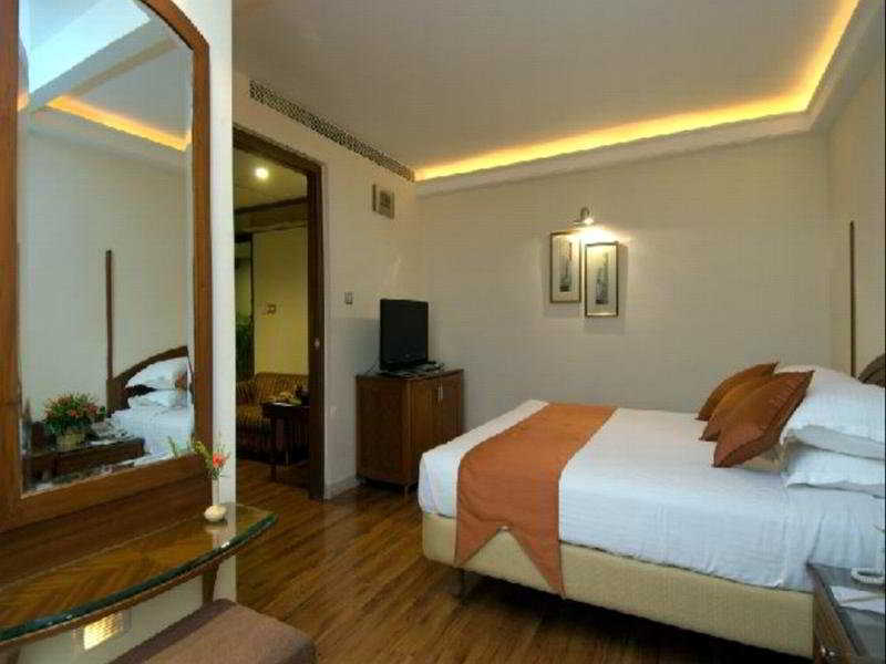 The President Hotel Bangalore Bagian luar foto