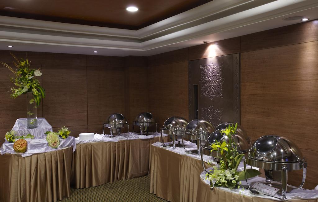 The President Hotel Bangalore Bagian luar foto