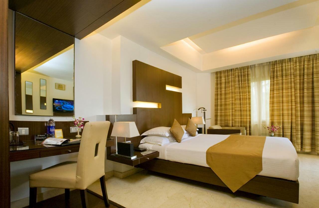 The President Hotel Bangalore Bagian luar foto